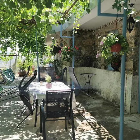 Nyaraló House *